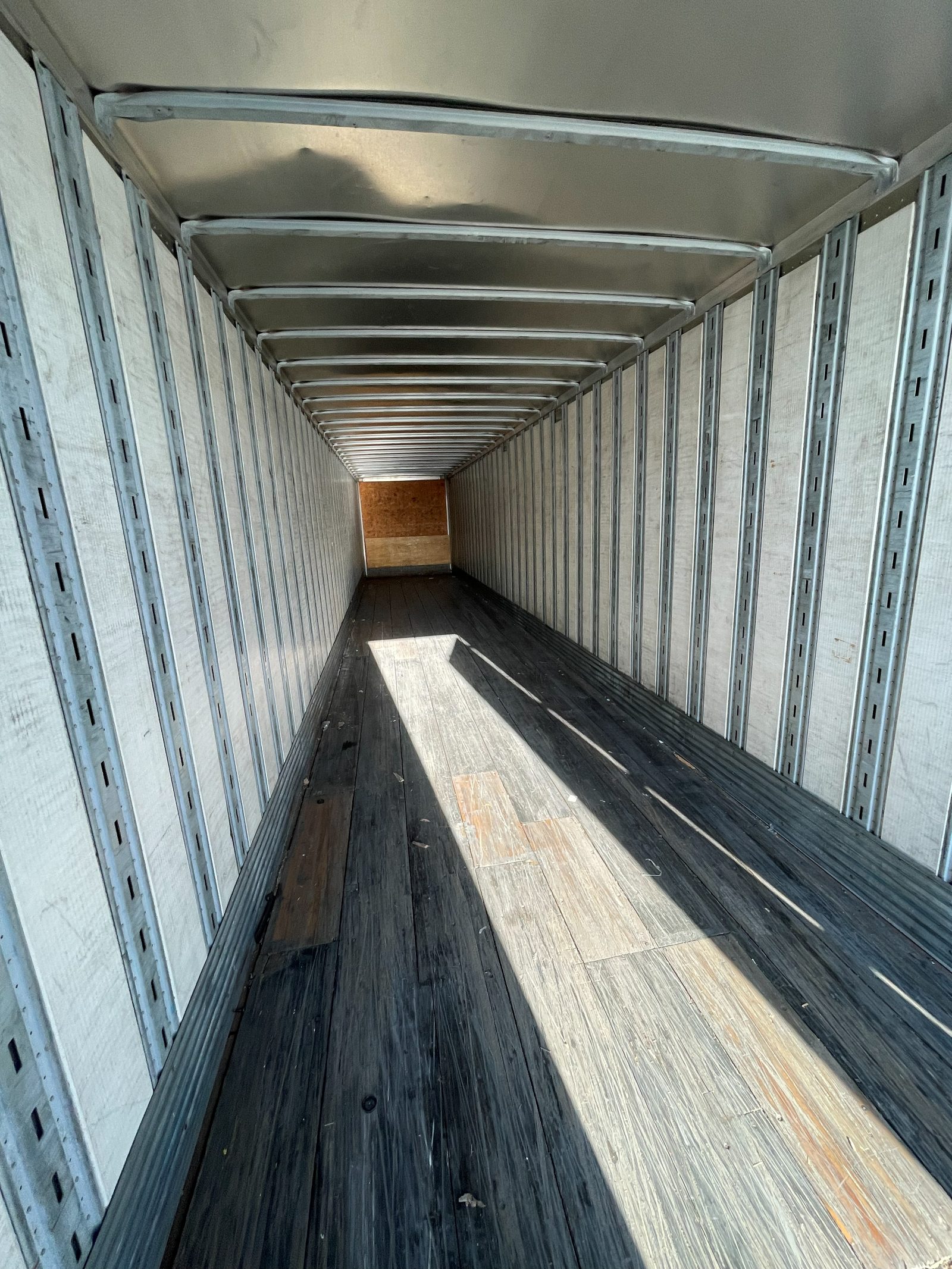 2008 Strick 53' Dry Van - Plastic — 8/9